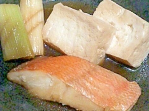 冷凍の金目鯛と豆腐の煮付け